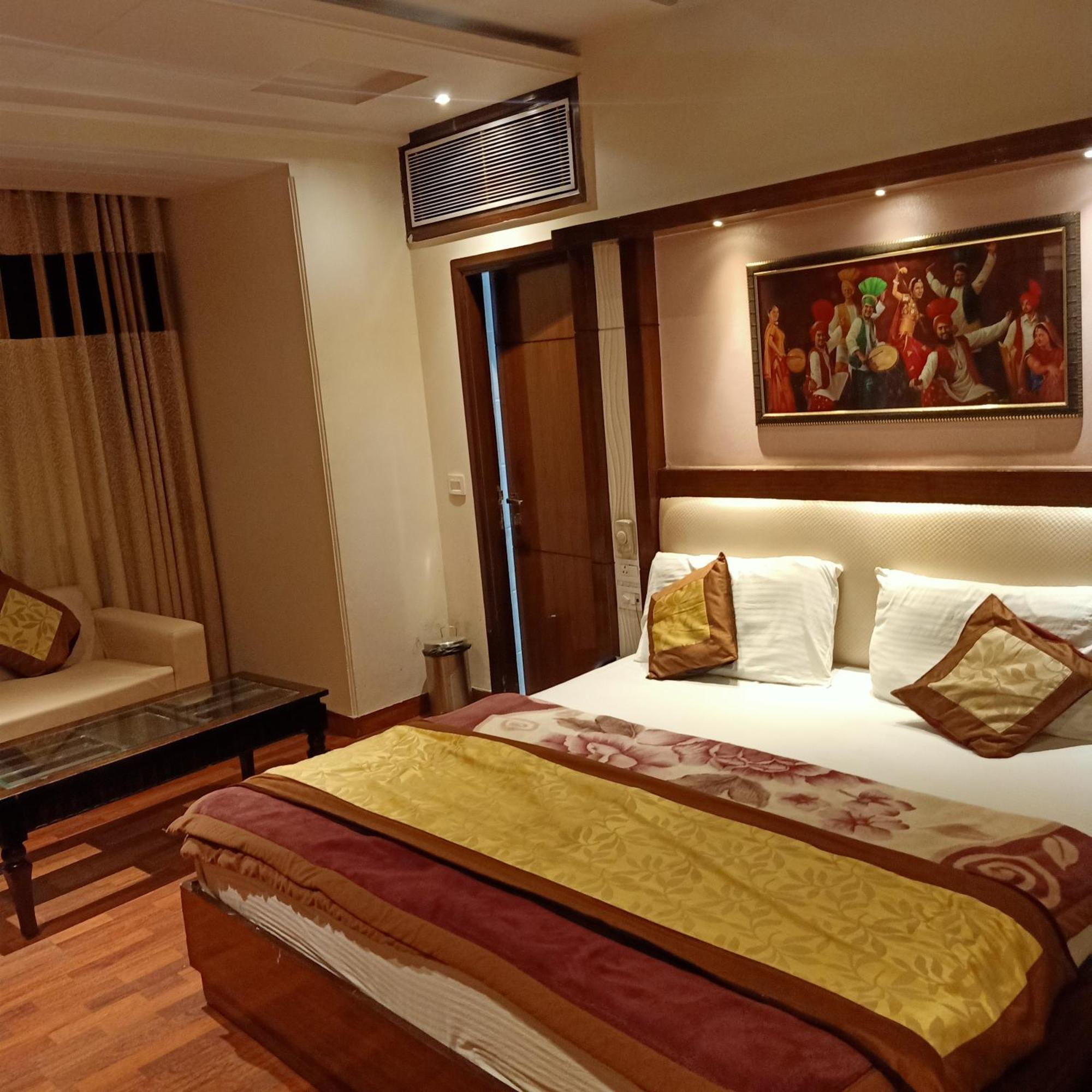 Hotel Geet Deluxe نيودلهي المظهر الخارجي الصورة