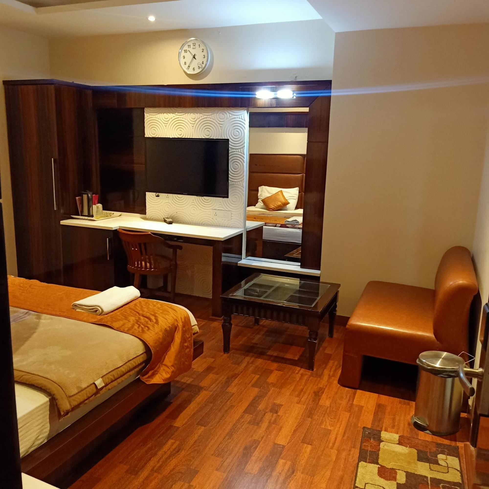 Hotel Geet Deluxe نيودلهي المظهر الخارجي الصورة