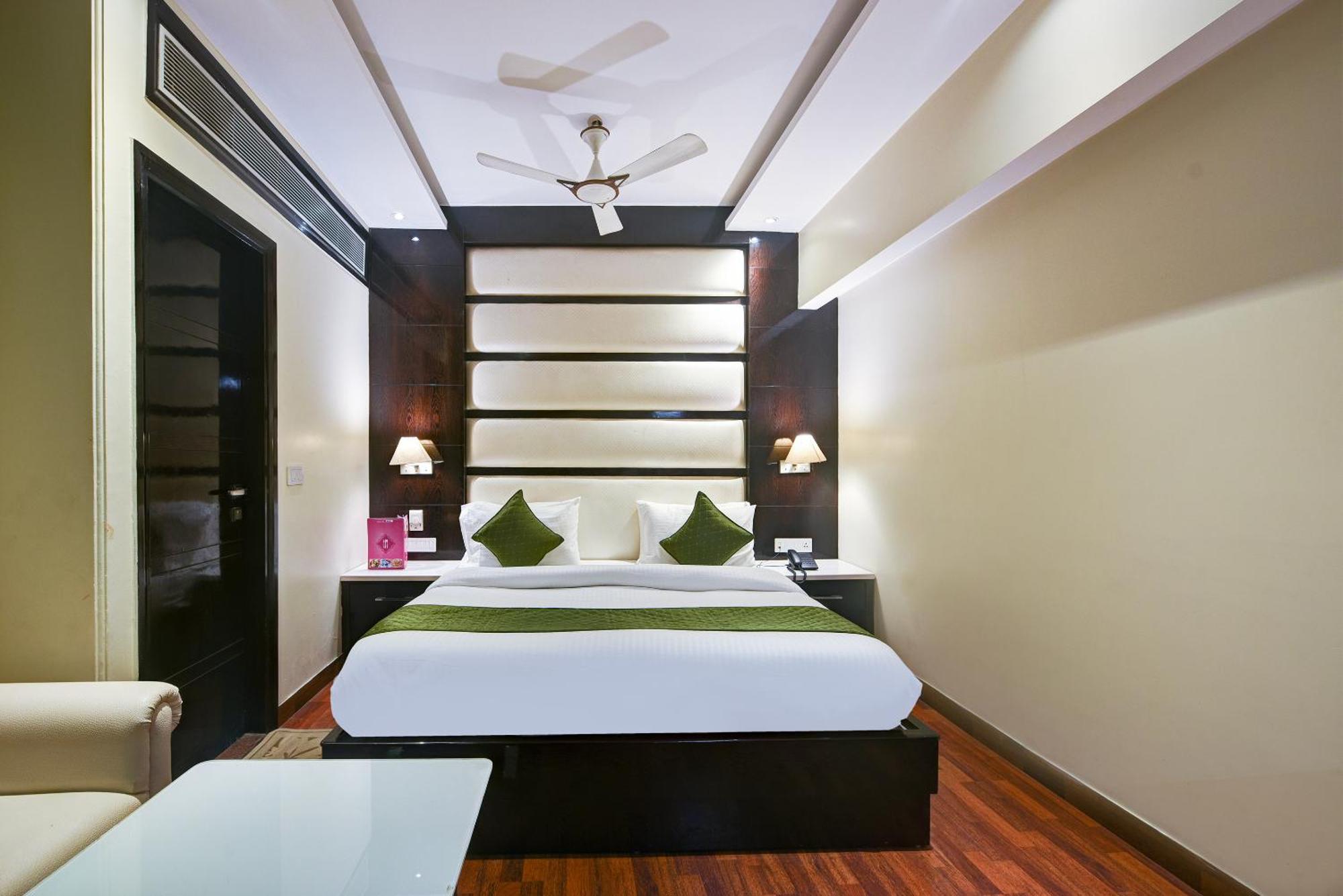 Hotel Geet Deluxe نيودلهي المظهر الخارجي الصورة