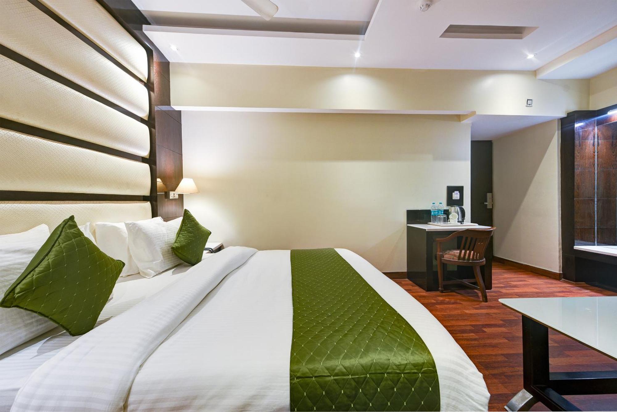 Hotel Geet Deluxe نيودلهي المظهر الخارجي الصورة