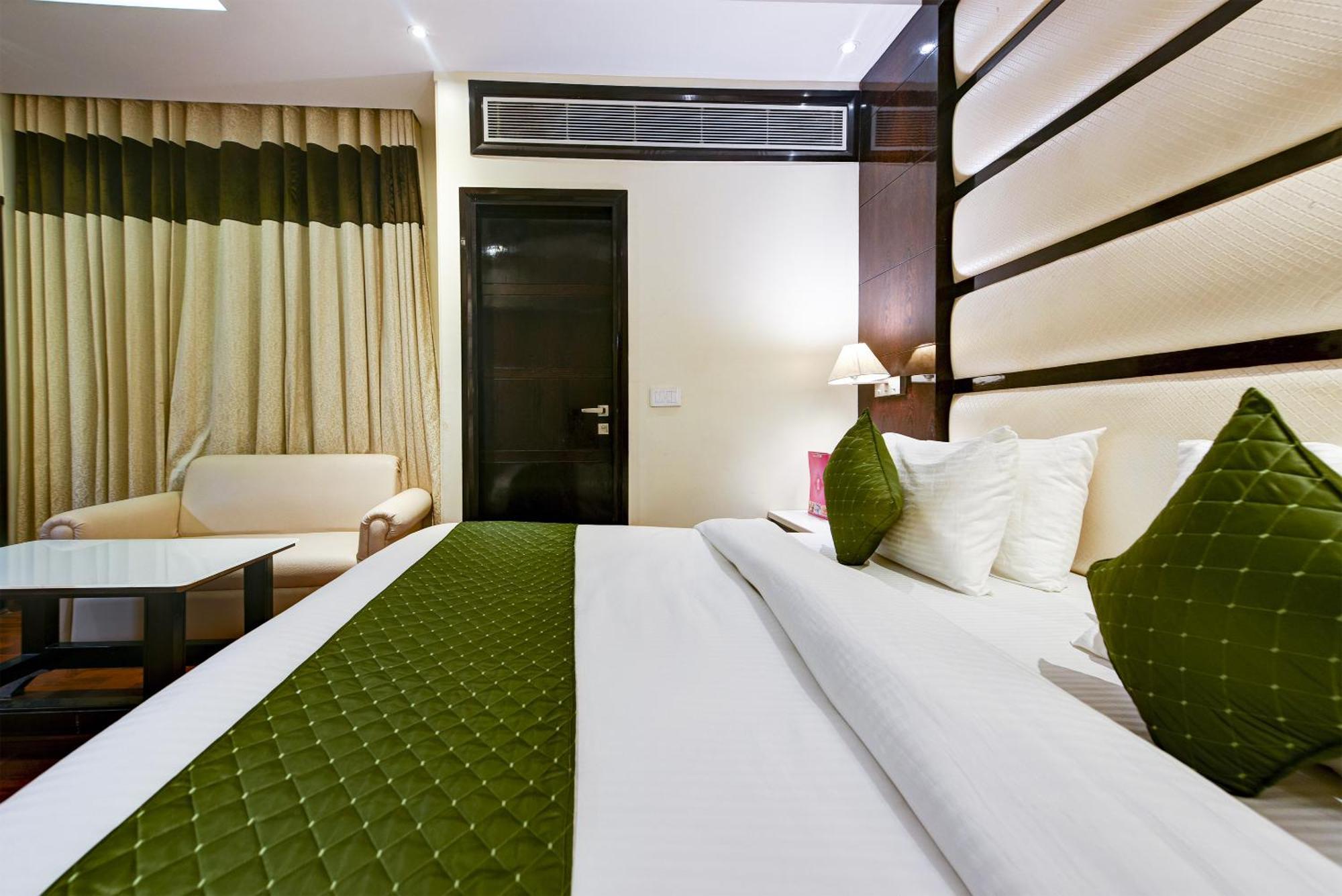 Hotel Geet Deluxe نيودلهي المظهر الخارجي الصورة