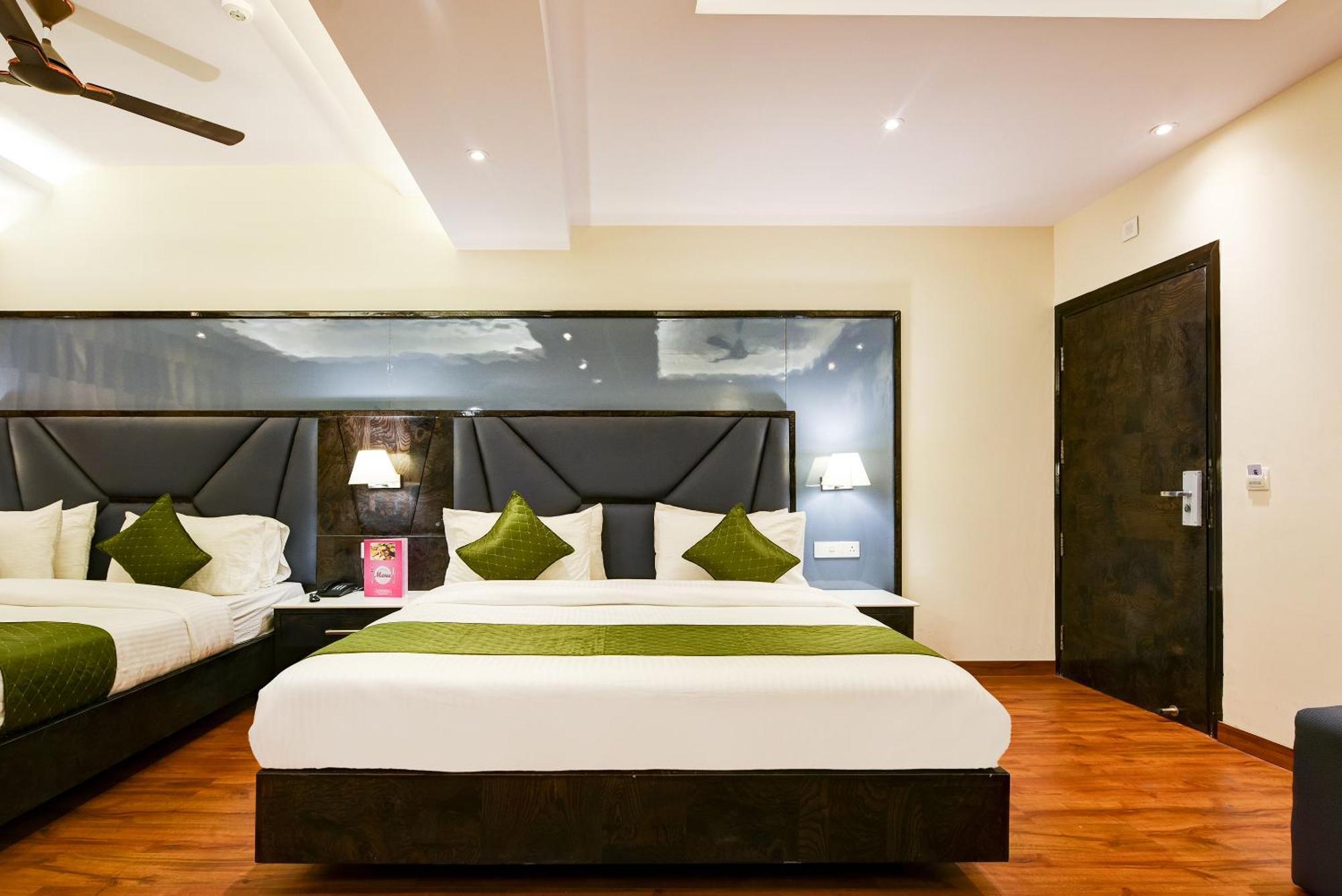 Hotel Geet Deluxe نيودلهي المظهر الخارجي الصورة