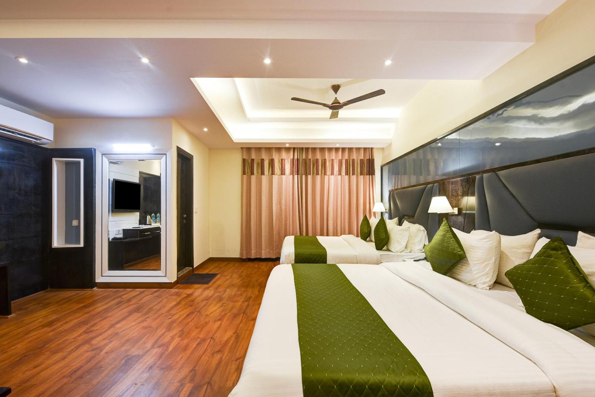 Hotel Geet Deluxe نيودلهي المظهر الخارجي الصورة