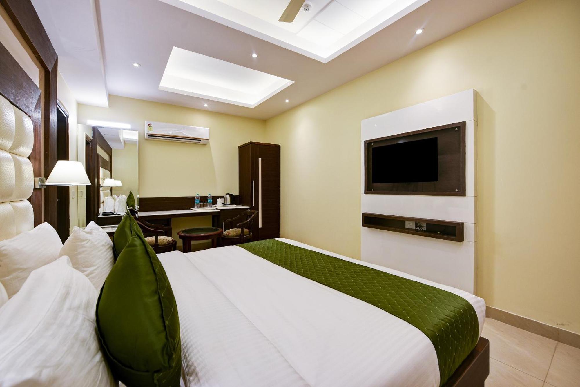 Hotel Geet Deluxe نيودلهي المظهر الخارجي الصورة
