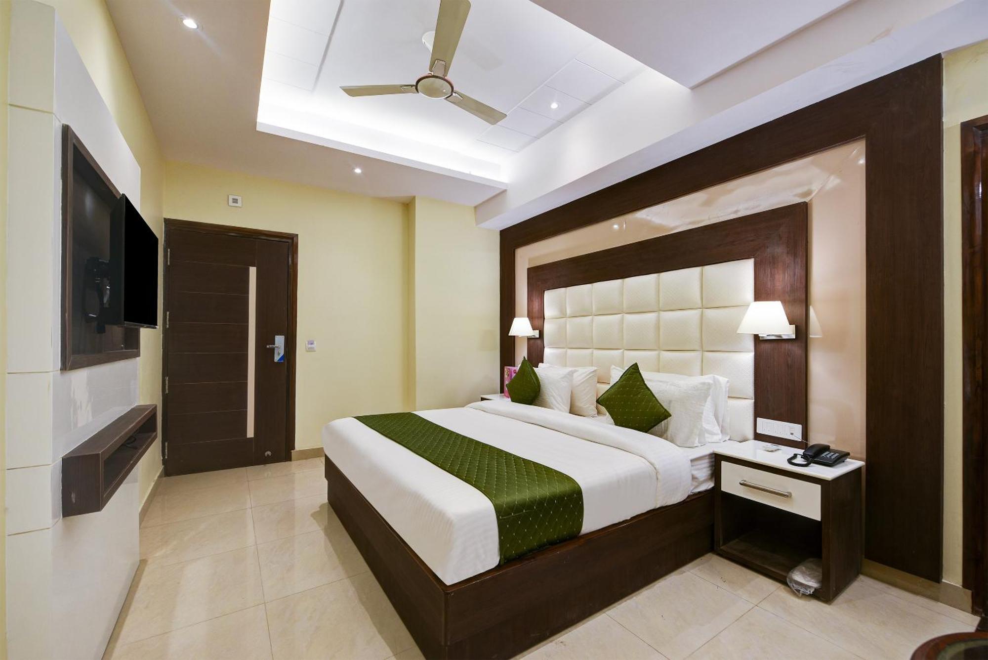 Hotel Geet Deluxe نيودلهي المظهر الخارجي الصورة