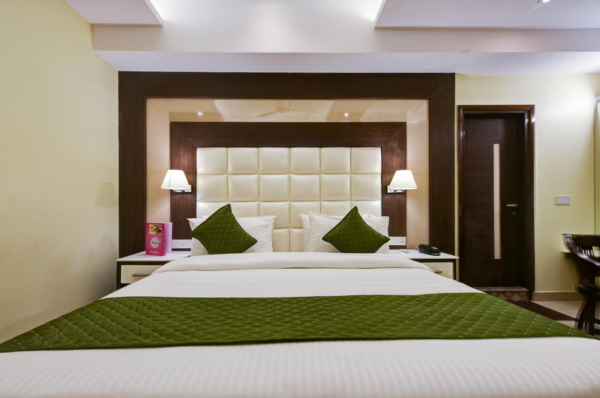 Hotel Geet Deluxe نيودلهي المظهر الخارجي الصورة
